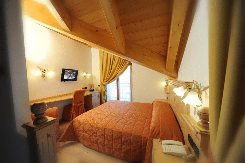 Residence Garni Il Giglio Commezzadura Habitación foto