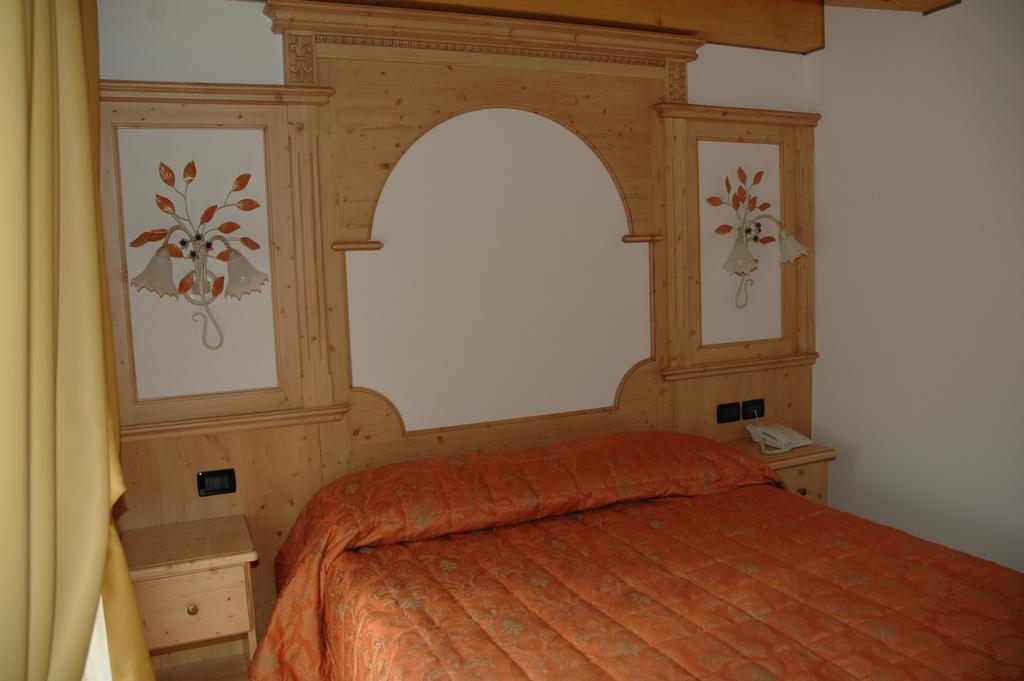 Residence Garni Il Giglio Commezzadura Habitación foto